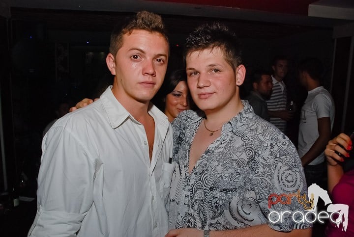 Petrecere la maxim în Club Luna, 