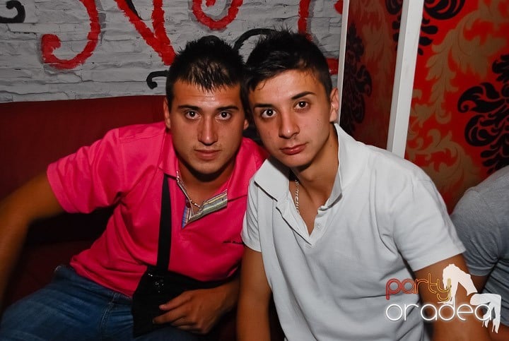 Petrecere la maxim în Club Luna, 