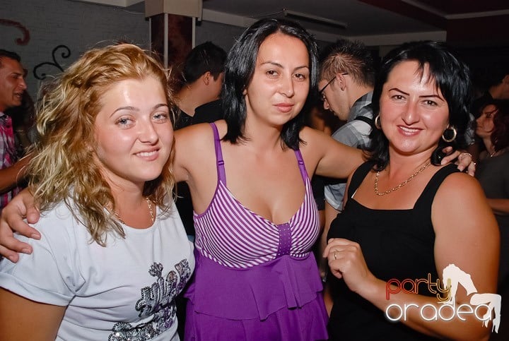 Petrecere la maxim în Club Luna, 