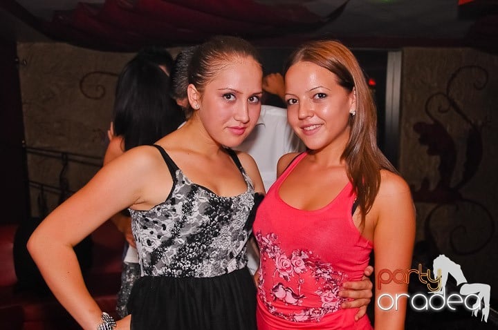 Petrecere la maxim în Club Luna, 