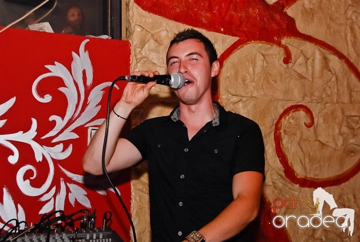 Petrecere la maxim în Club Luna, 