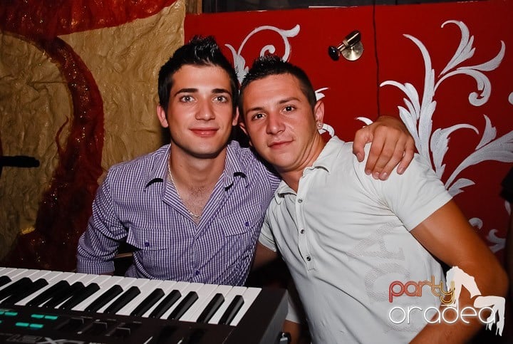 Petrecere la maxim în Club Luna, 