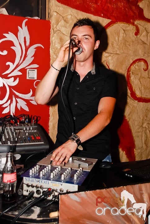 Petrecere la maxim în Club Luna, 