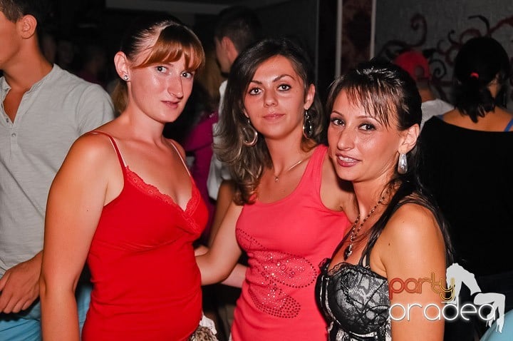 Petrecere la maxim în Club Luna, 