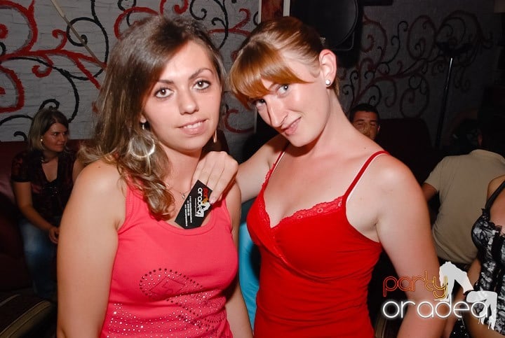 Petrecere la maxim în Club Luna, 