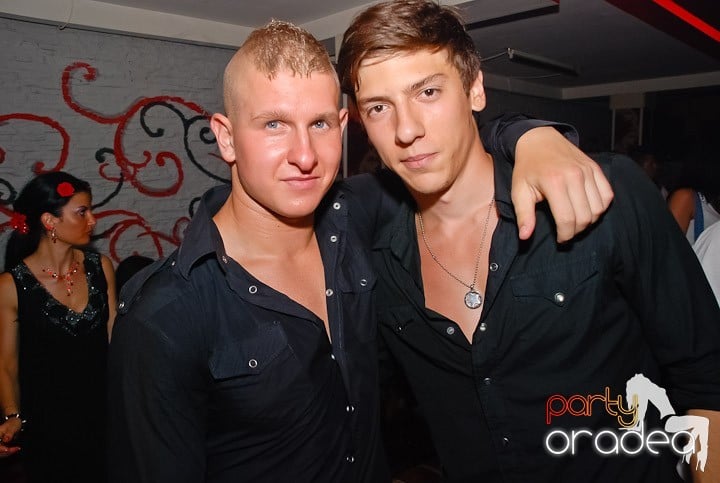 Petrecere la maxim în Club Luna, 