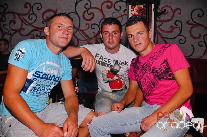 Petrecere la maxim în Club Luna, 