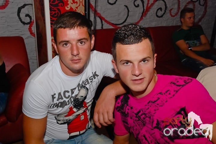 Petrecere la maxim în Club Luna, 