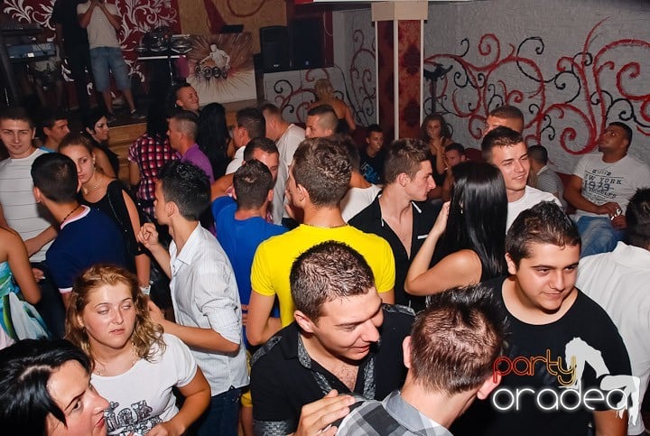 Petrecere la maxim în Club Luna, 