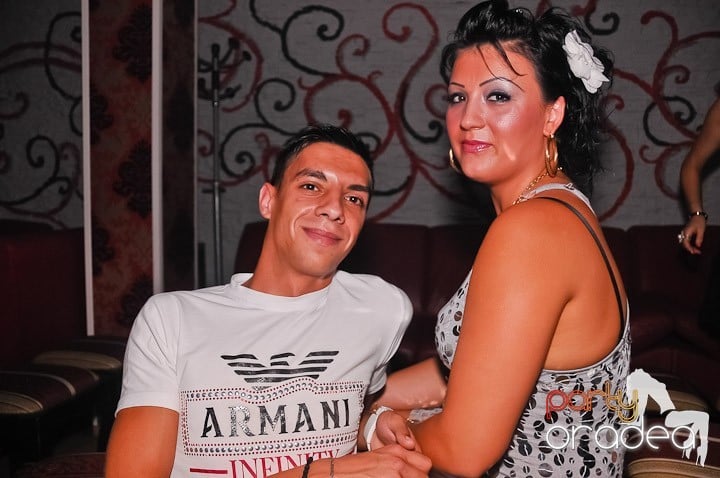 Petrecere la maxim în Club Luna, 