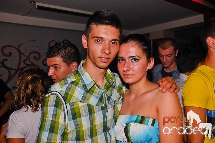 Petrecere la maxim în Club Luna, 