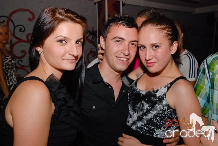 Petrecere la maxim în Club Luna, 