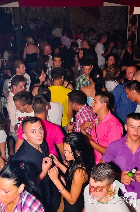 Petrecere la maxim în Club Luna, 
