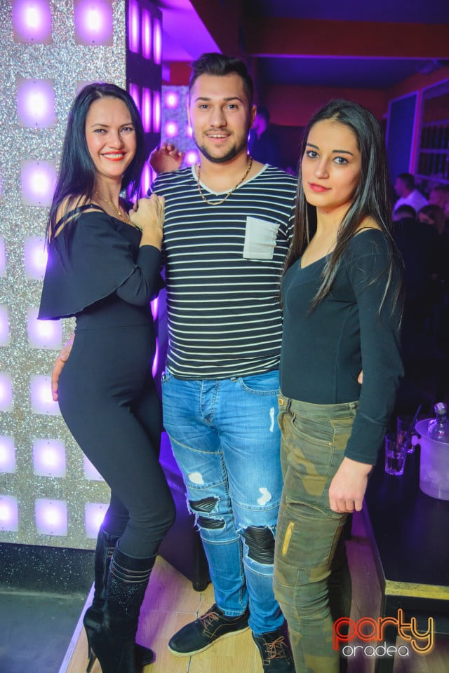 Petrecere în Club Life, 