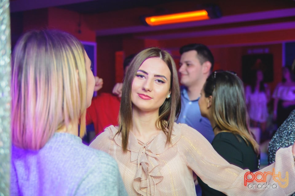 Petrecere în Club Life, 