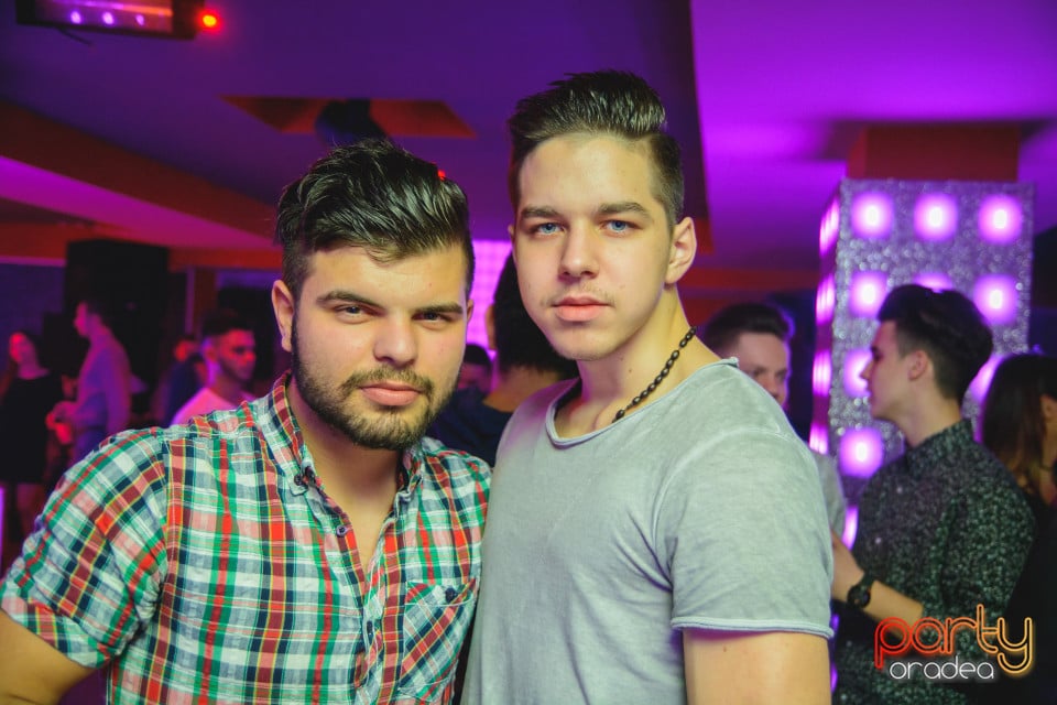 Petrecere în Club Life, 