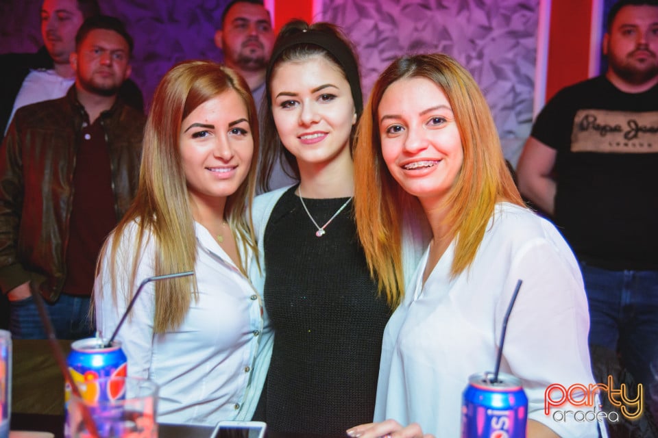 Petrecere în Club Life, 