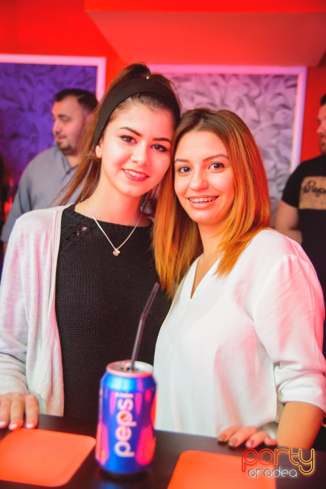 Petrecere în Club Life, 