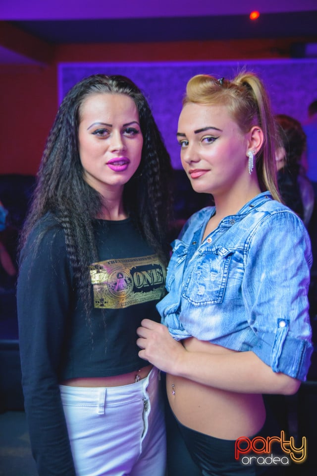 Petrecere în Club Life, 