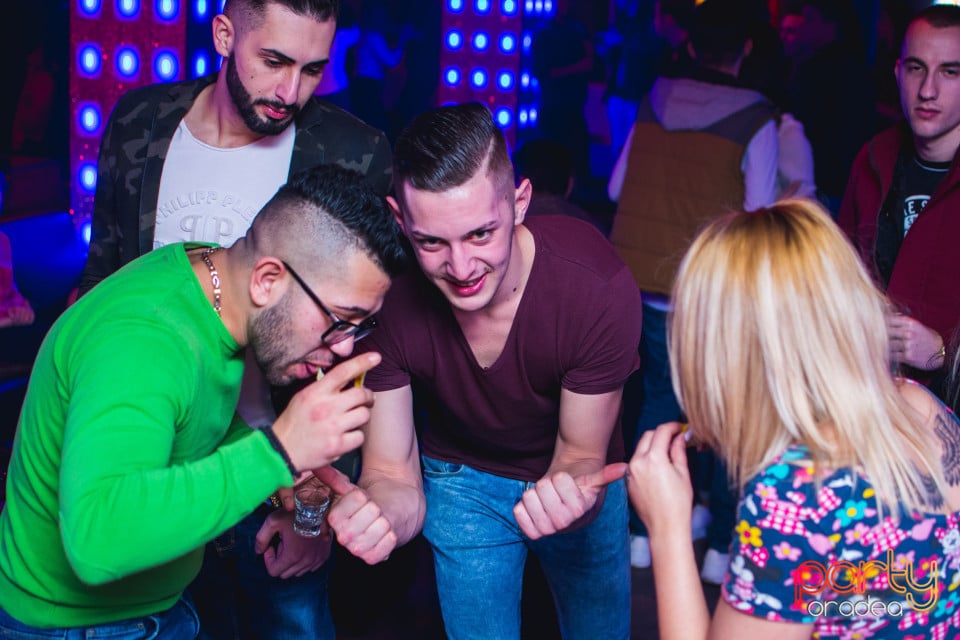 Petrecere în Club life, 