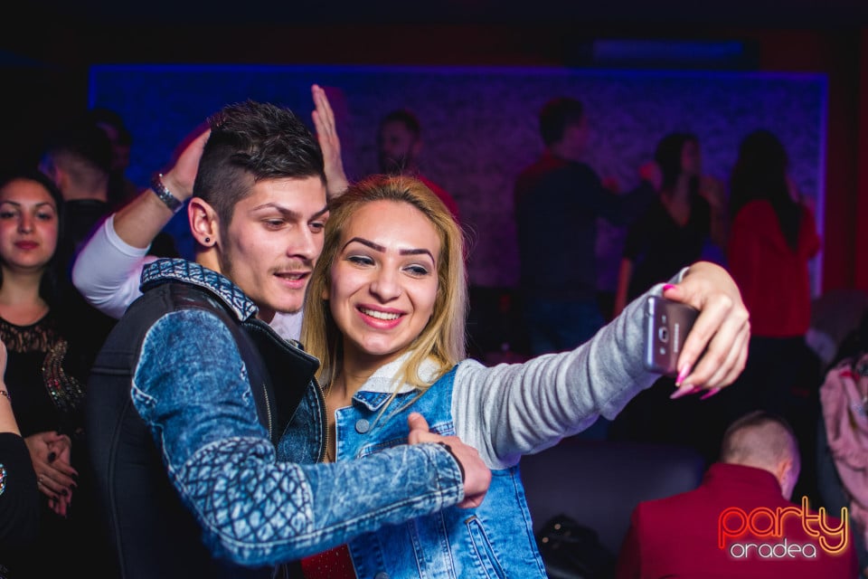 Petrecere în Club life, 