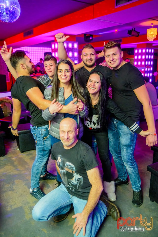 Petrecere în Club Life, 