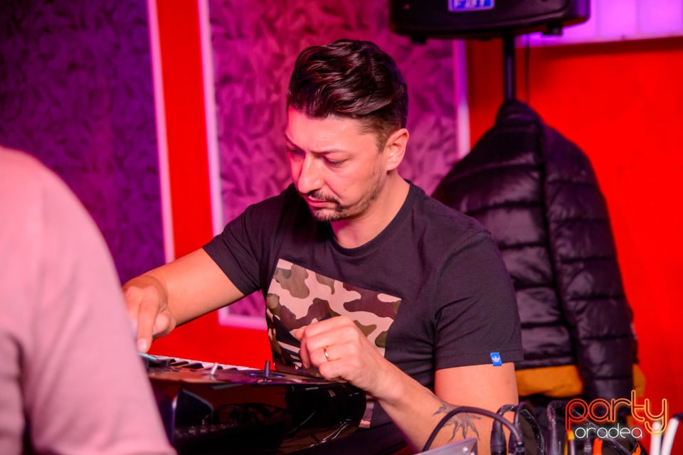 Petrecere în Club Life, 