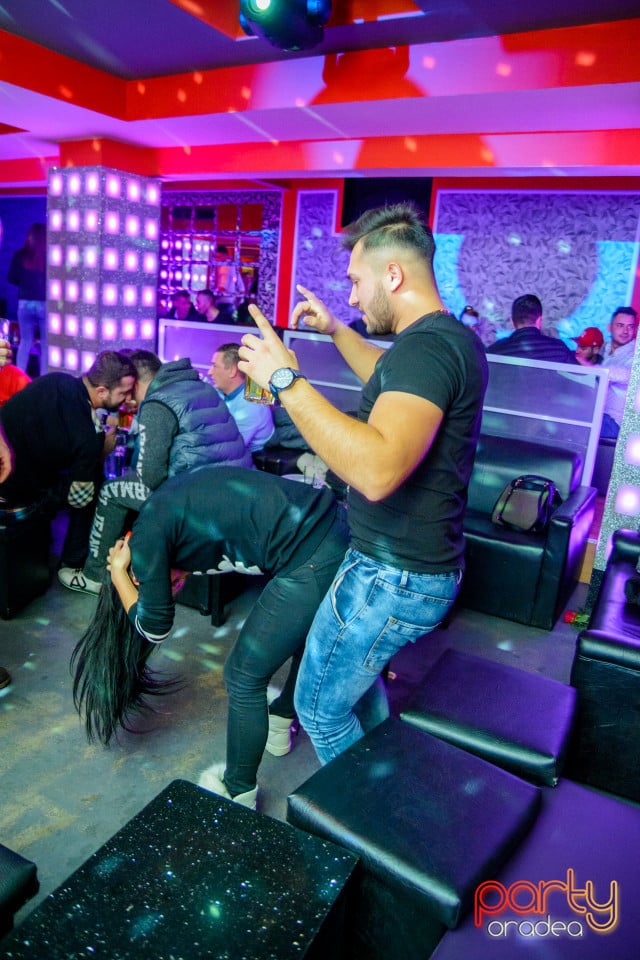 Petrecere în Club Life, 