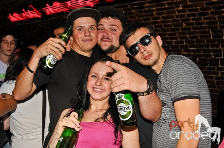 Petrecere mare la început de săptămână, 