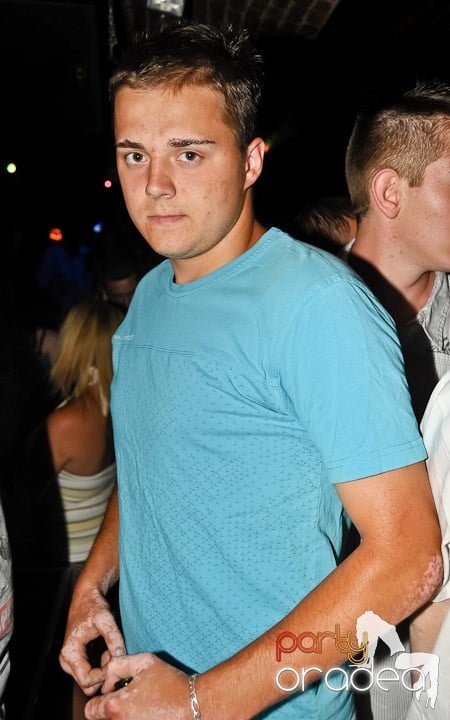 Petrecere mare la început de săptămână, 