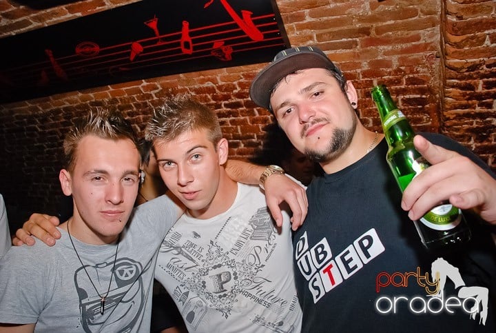 Petrecere mare la început de săptămână, 