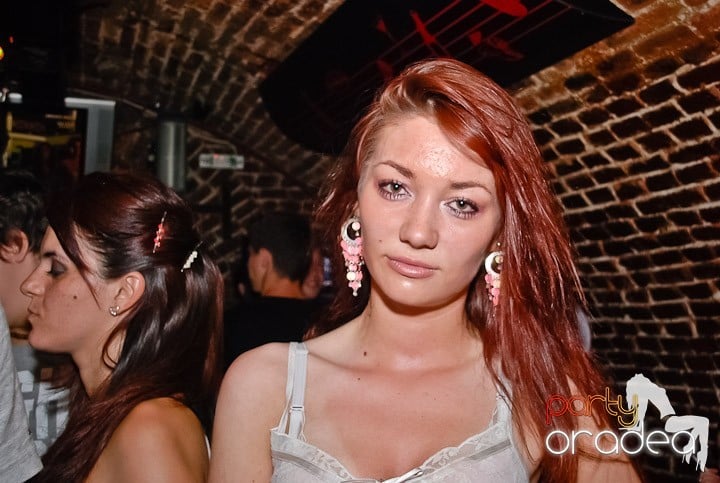 Petrecere mare la început de săptămână, 