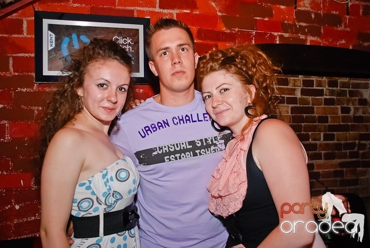 Petrecere mare la început de săptămână, 