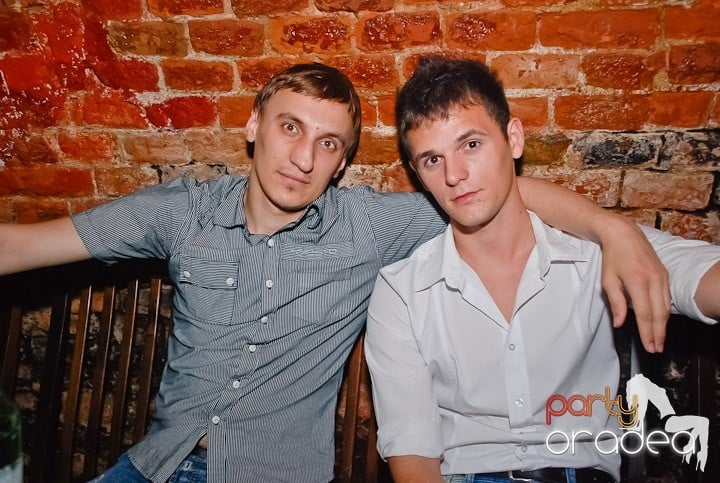 Petrecere mare la început de săptămână, 