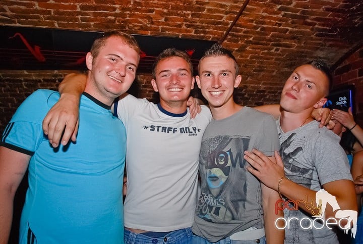 Petrecere mare la început de săptămână, 