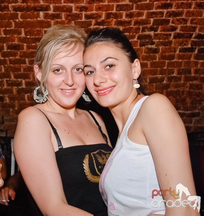 Petrecere mare la început de săptămână, 