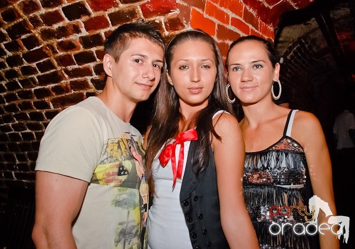 Petrecere mare la început de săptămână, 