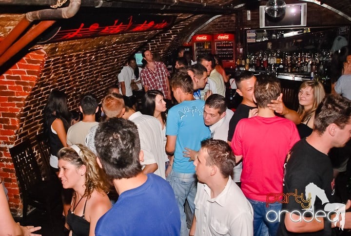 Petrecere mare la început de săptămână, 