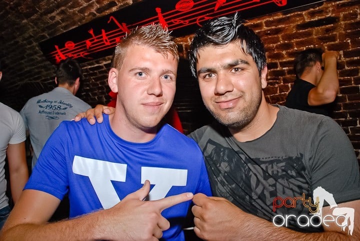 Petrecere mare la început de săptămână, 