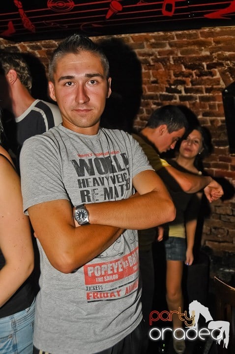 Petrecere mare la început de săptămână, 