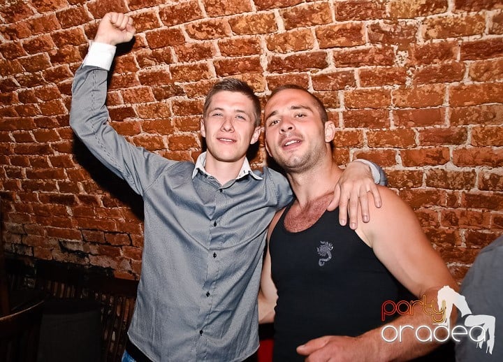 Petrecere mare la început de săptămână, 