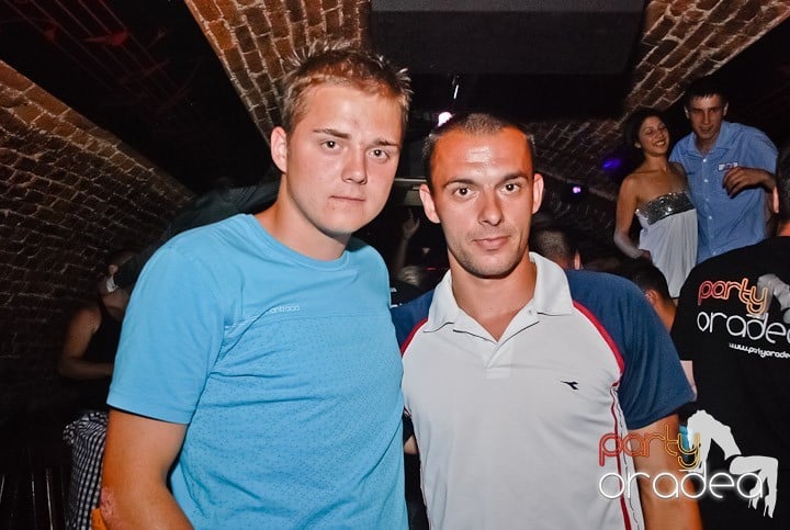 Petrecere mare la început de săptămână, 