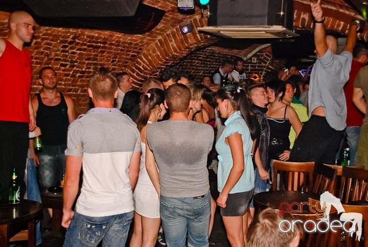 Petrecere mare la început de săptămână, 