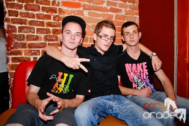 Petrecere mare la început de săptămână, 