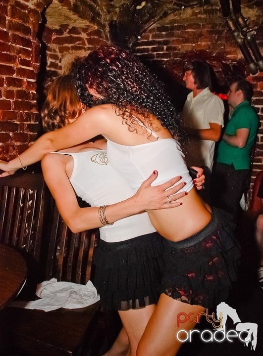 Petrecere mare la început de săptămână, 