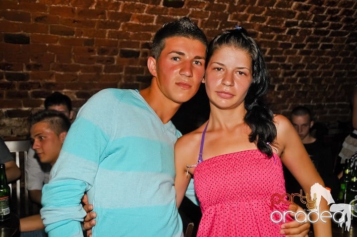 Petrecere mare la început de săptămână, 