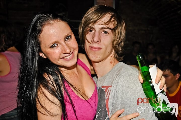 Petrecere mare la început de săptămână, 