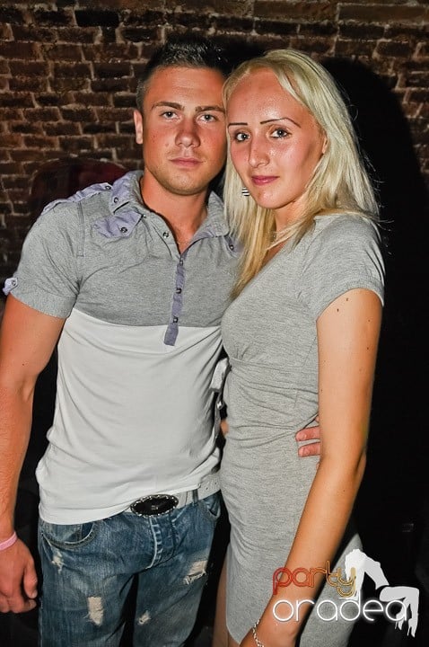 Petrecere mare la început de săptămână, 