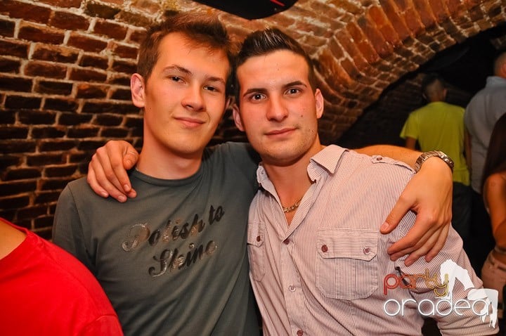 Petrecere mare la început de săptămână, 