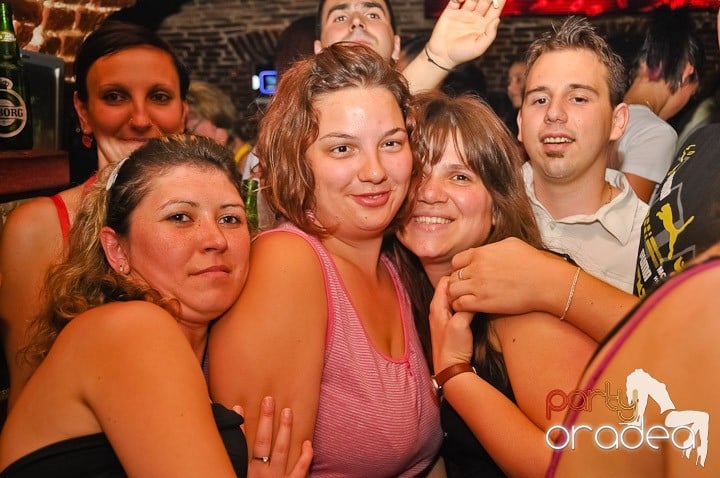 Petrecere mare la început de săptămână, 